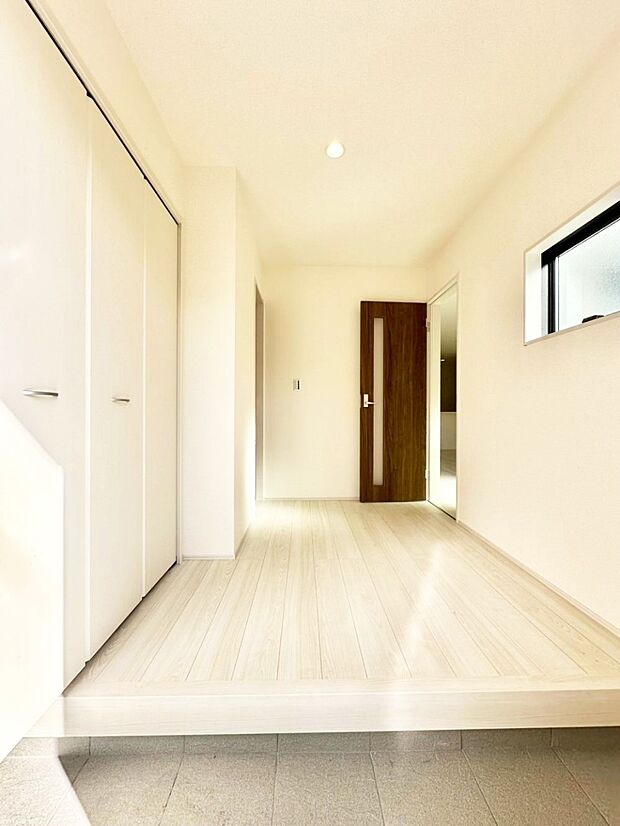 【玄関】家族の帰宅やお客様をあたたかく迎える玄関