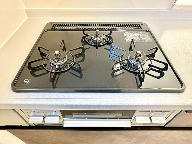 【ガスコンロ】三口ガスコンロでお料理が一気にはかどりそう  