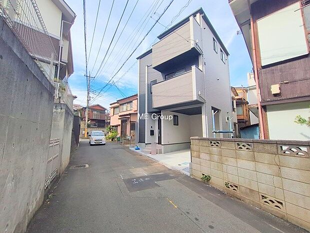 【前面道路含む現地写真】堂々完成！！ ここから始まる新生活を応援いたします！ 
