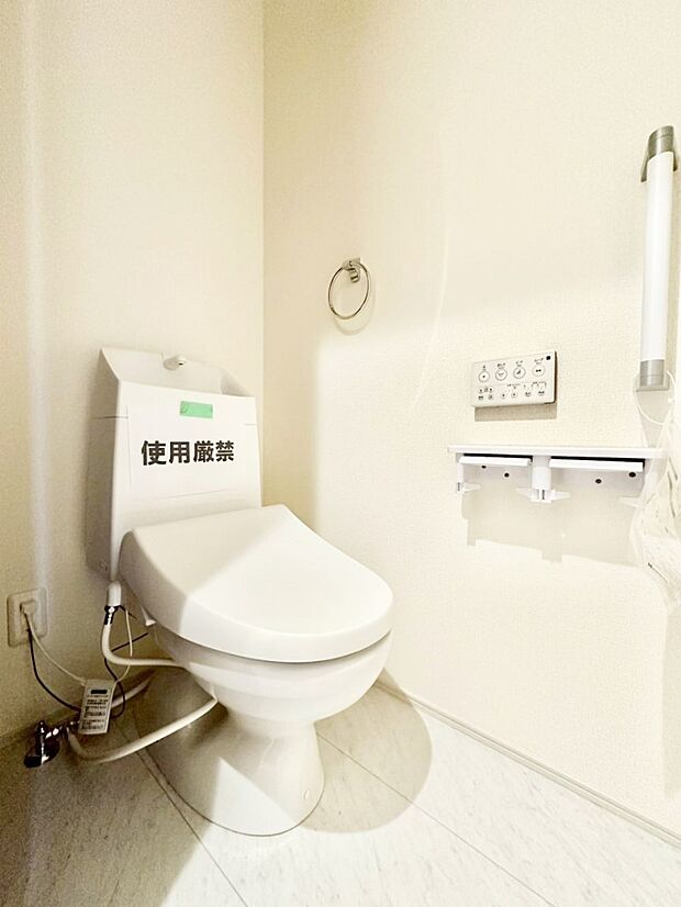 【トイレ】トイレは温水洗浄機能付き