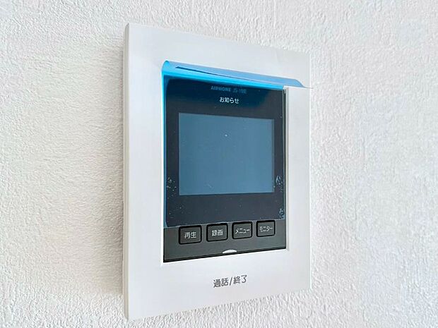 【TVモニター付きインターフォン】訪問者が一目でわかる安心のＴＶモニター付きインターホン。 