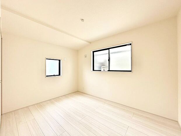 【子供部屋】２面採光で明るさ＆風通し良好！