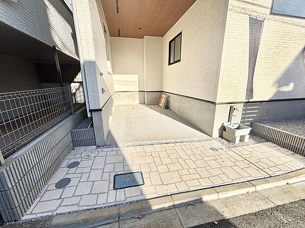【駐車場】ビルトインタイプは大切なお車を傷や汚れから守ることができます。