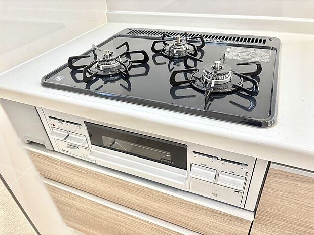 【その他設備(Ｓｉセンサーコンロ)】ガスコンロはＳｉセンサー搭載。火力調節や焦げ付き・消し忘れも防いでくれます。