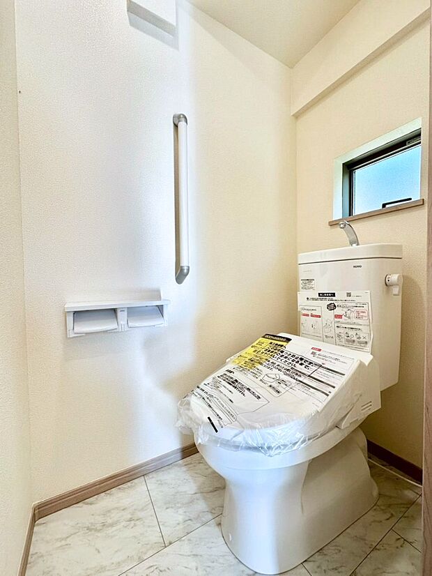 【トイレ】トイレは1階と2階それぞれに配置されていてとても便利です。 