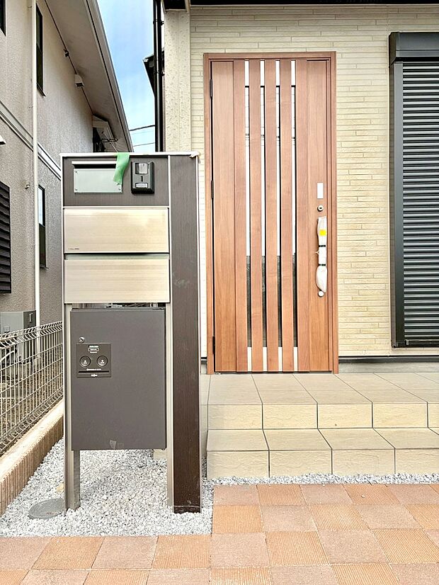 【玄関】大切な家族、来客を出迎える玄関。