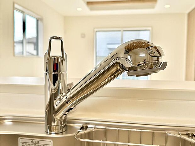 【その他設備(浄水器)】いつでも清潔なおいしいお水を。一つの水栓で水道水と浄水を使い分け。