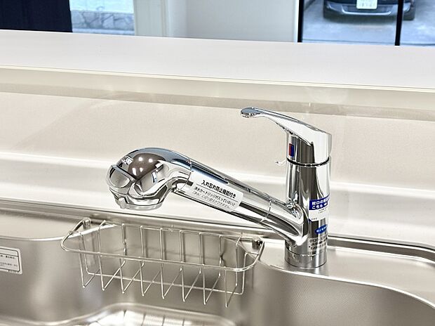 【その他設備(浄水器)】いつでも清潔なおいしいお水を。一つの水栓で水道水と浄水を使い分け。