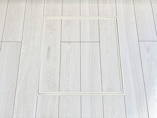【その他設備(床下収納)】床下収納付き!日用品・非常用品の収納にも大活躍。