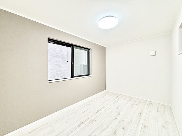 【子供部屋】窓からのやさしい光が心地よいプライベートルーム