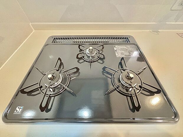 【その他設備(三ツ口コンロ)】三口ガスコンロでお料理が一気にはかどりそう