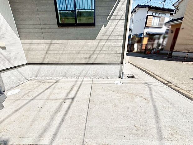 【駐車場】目の前が駐車場だと雨の日も大量にお買い物をした時も便利ですね