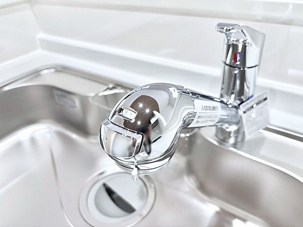 【その他設備(浄水器)】いつでも清潔なおいしいお水を。一つの水栓で水道水と浄水を使い分け。