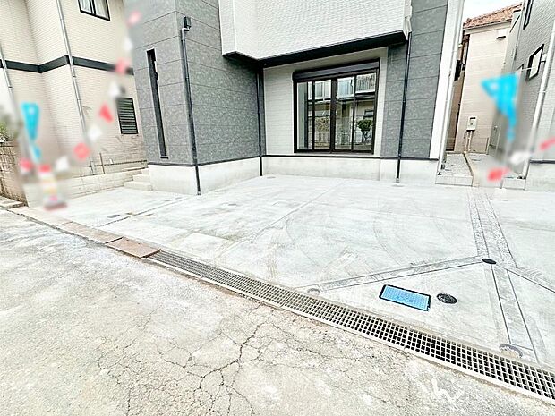 【駐車場】駐車2台可能!急なお客様の駐車に。また、ご家族の自転車スペースとしても大活躍。