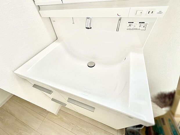 【その他設備(ハンドシャワー水栓)】ハンドシャワー付き！使いやすい洗面台。