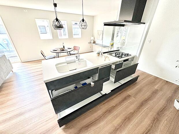 【その他設備(スライド収納)】使いやすさを優先したスライド式収納タイプ!