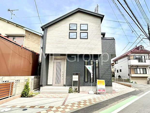 【現地外観写真】たっぷりの陽光と開放感に包まれる明るい住まい  