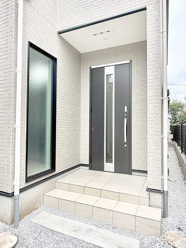 【玄関】大切な家族、来客を出迎える玄関。