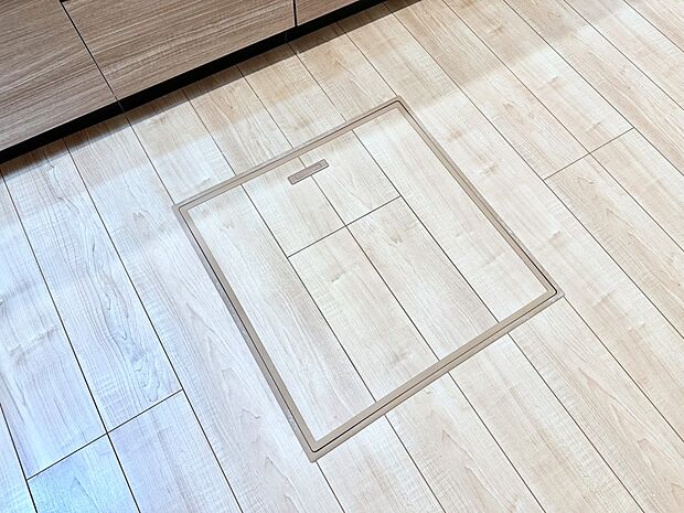 【その他設備(床下収納)】床下収納付き！日用品・非常用品の収納にも大活躍。