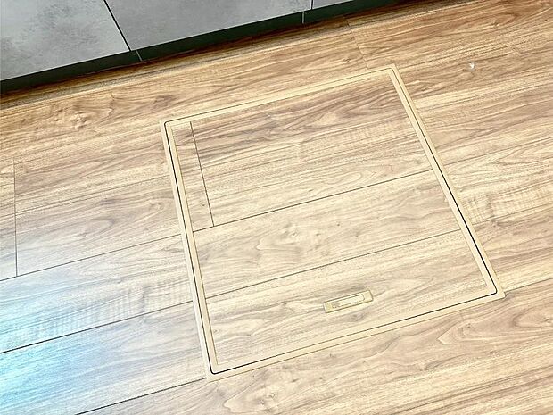 【その他設備(床下収納)】床下収納付き！日用品・非常用品の収納にも大活躍。