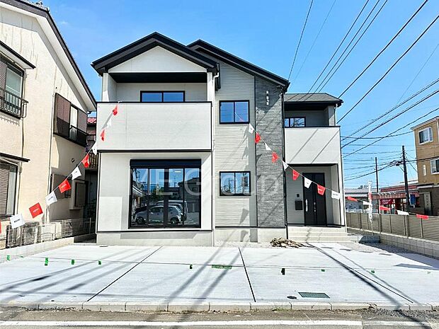 【現地外観写真】洗練された外観、上質な住空間が広がる室内は永く安心して過ごせる住居です。 