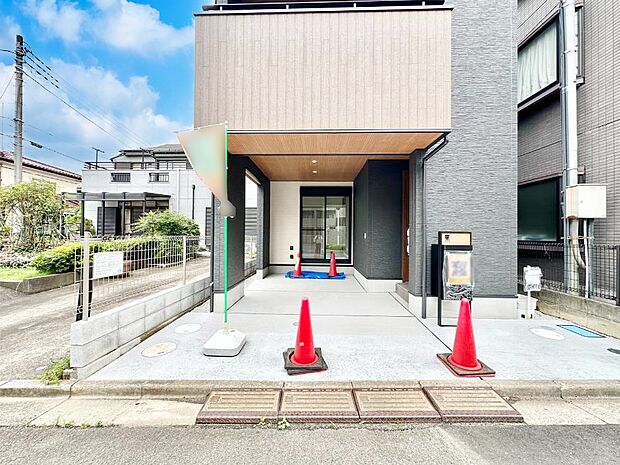 【駐車場】ビルトインタイプは大切なお車を傷や汚れから守ることができます。