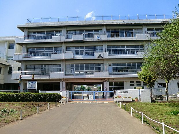 新座市立新堀小学校（約450m・徒歩6分）