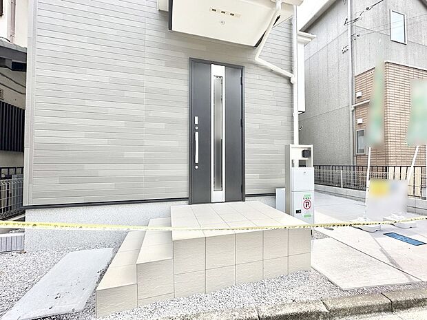 【玄関】大切な家族、来客を出迎える玄関。　