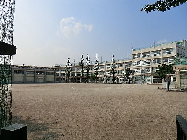 練馬区立豊渓中学校（約1,300m）
