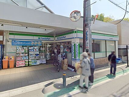 ファミリーマート鷹の台駅前店 400m(5分)