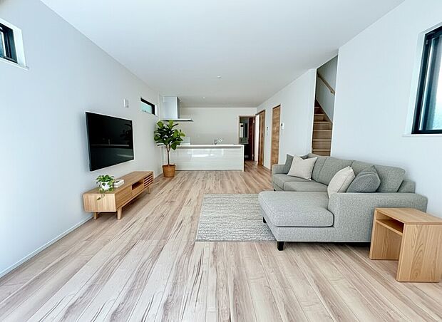 リビング（A号棟）（配置してある家具はCGによるイメージです。）