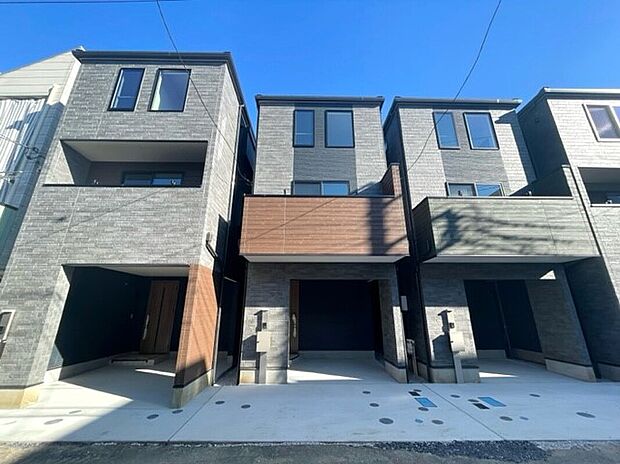 【現地外観】堂々完成！ご内見できます！