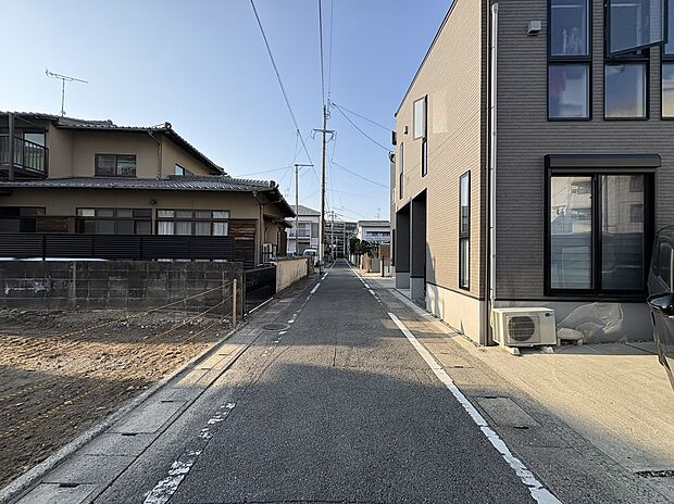 【前面道路含む現地写真】
現地（現地2026年6月）撮影