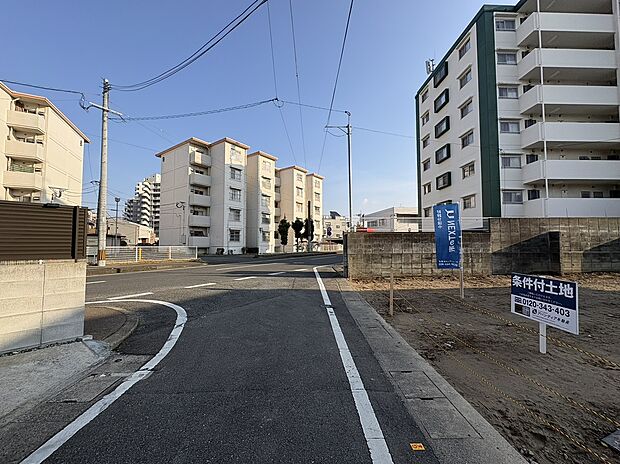 【前面道路含む現地写真】
現地（現地2026年6月）撮影