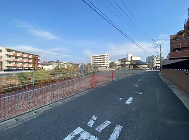 【前面道路含む現地写真】
現地（2026年3月）撮影