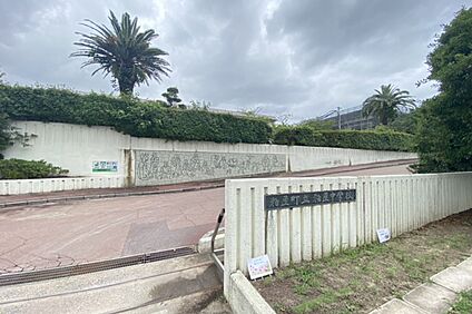 粕屋町立粕屋中学校 1,545m(徒歩19分)