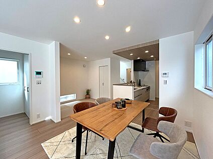 ダイニング　畳スペース