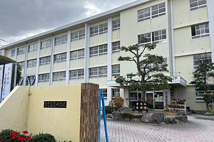 福岡市立長尾中学校 566ｍ(徒歩8分)