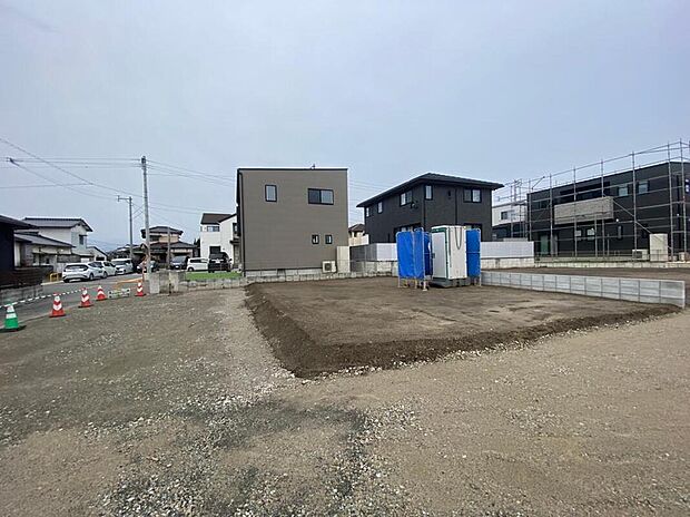 【【現地土地写真】】JR筑豊本線「飯塚」駅まで徒歩17分。「博多」駅へ乗り換えなしでアクセスでき、通勤・通学にも便利です。/2026年3月撮影