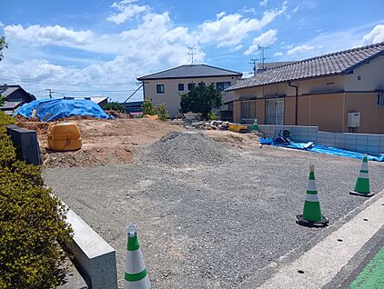 【前面道路含む現地写真】