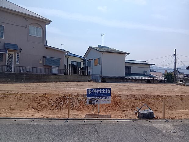 【【現地土地写真】】第一種低層住居専用地域に位置します。買い物施設や保育園、公園などが周囲に点在し、子育て世帯にもおすすめの住環境です。/2026年3月現地撮影