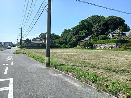 【前面道路含む現地写真】