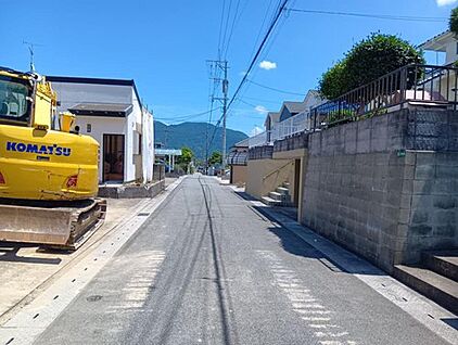 【前面道路含む現地写真】