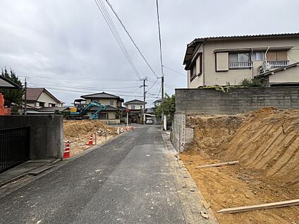 【前面道路含む現地写真】
