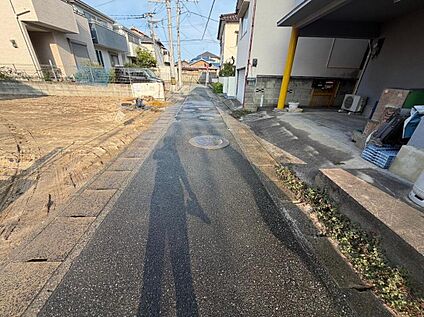 【前面道路含む現地写真】