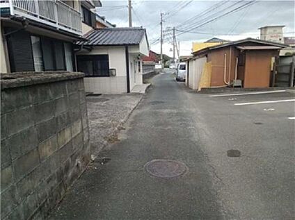 【前面道路含む現地写真】