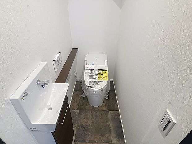 【トイレ】新築ならではの綺麗な設備で、新生活をスタートできます。