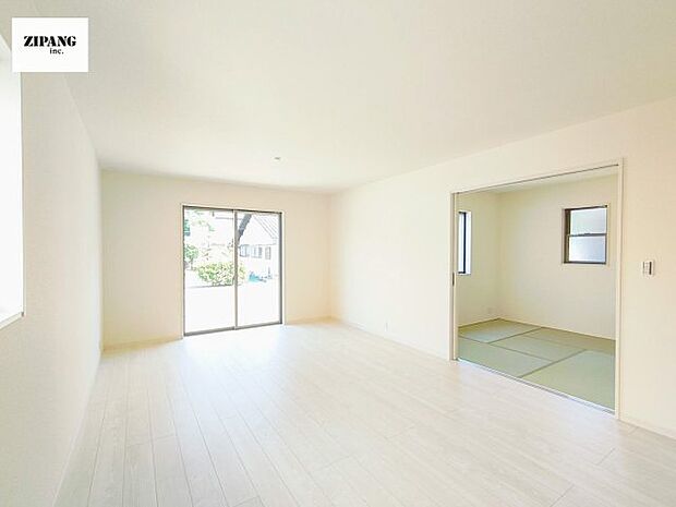 【居間・リビング】【リビング】キッチンと一体になったリビングはひろびろとしたくつろぎ空間を実現しています。