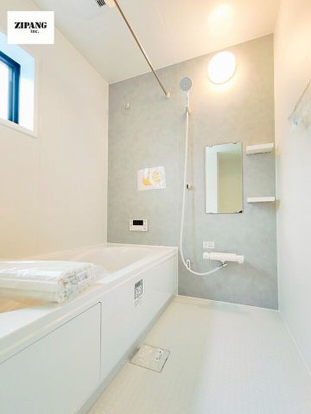 【風呂】【浴室】1坪タイプのお風呂。浴室暖房換気乾燥機付きで、雨の日の洗濯や冬の入浴を快適に過ごせます。