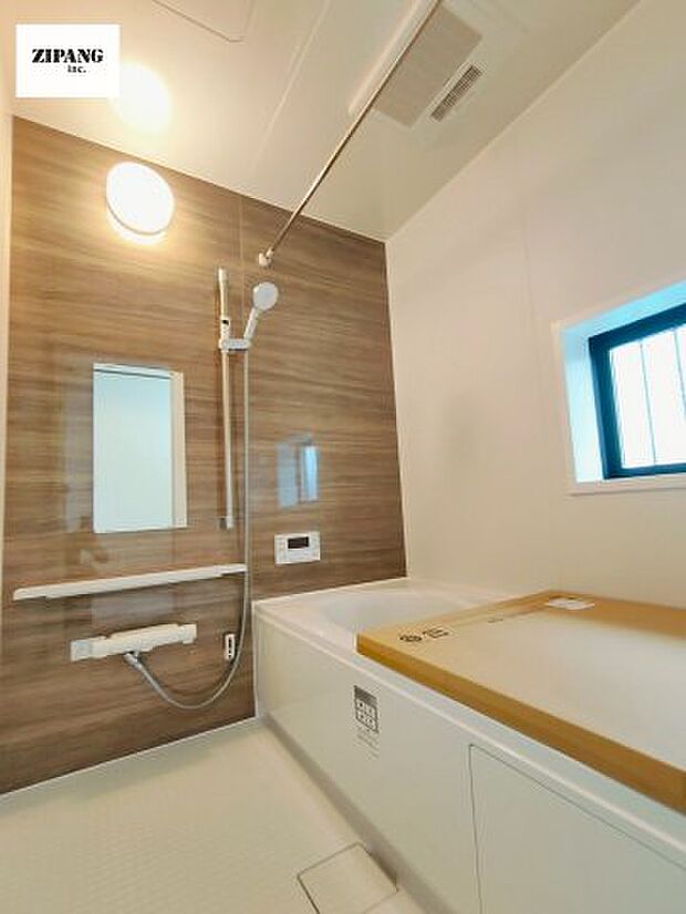 【風呂】【浴室】1坪タイプのお風呂。浴室暖房換気乾燥機付きで、雨の日の洗濯や冬の入浴を快適に過ごせます。